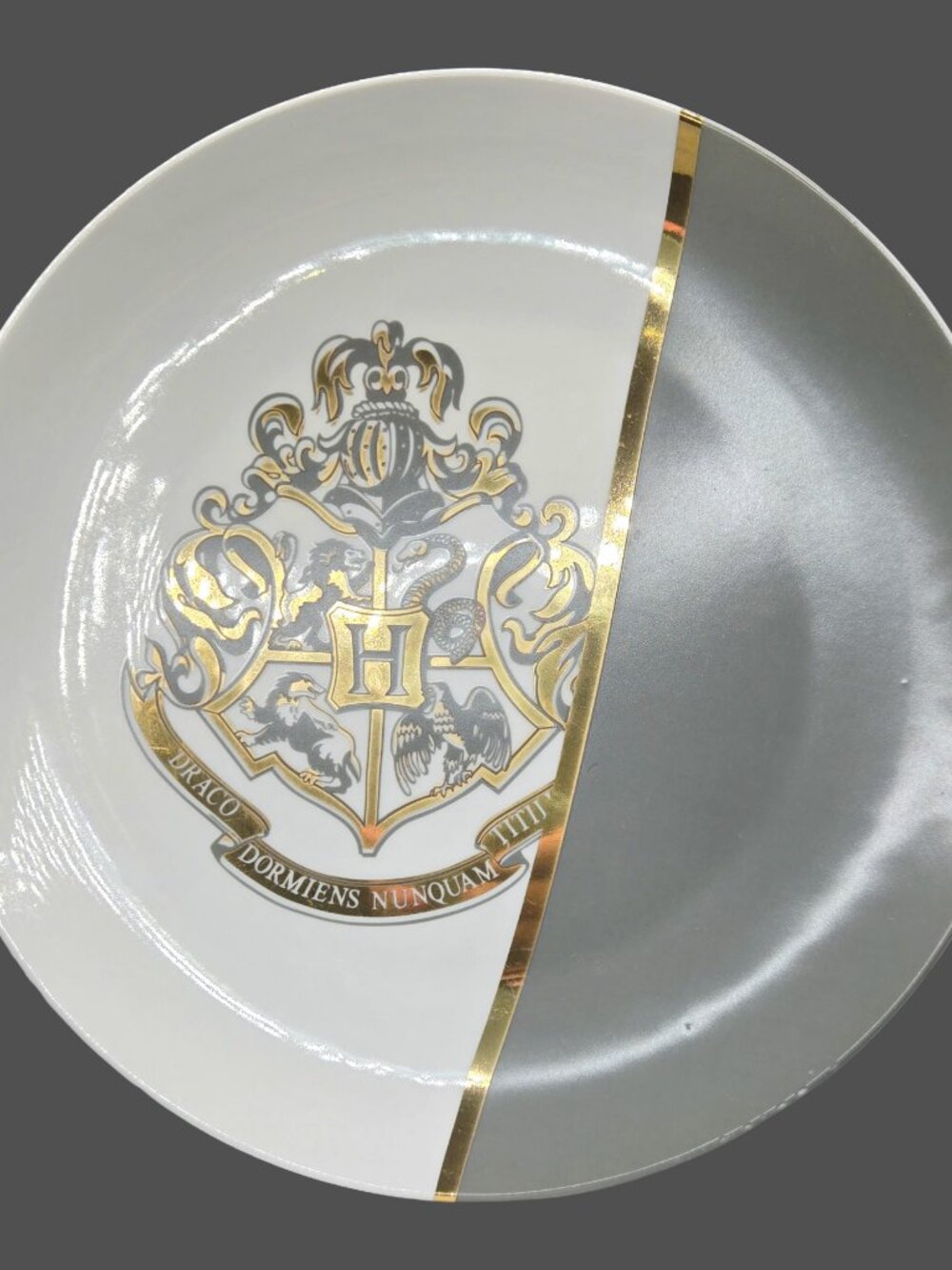 Harry Potter Hogwarts Gold Crest 4-Piece Ceramic Dinner Plate Set - White